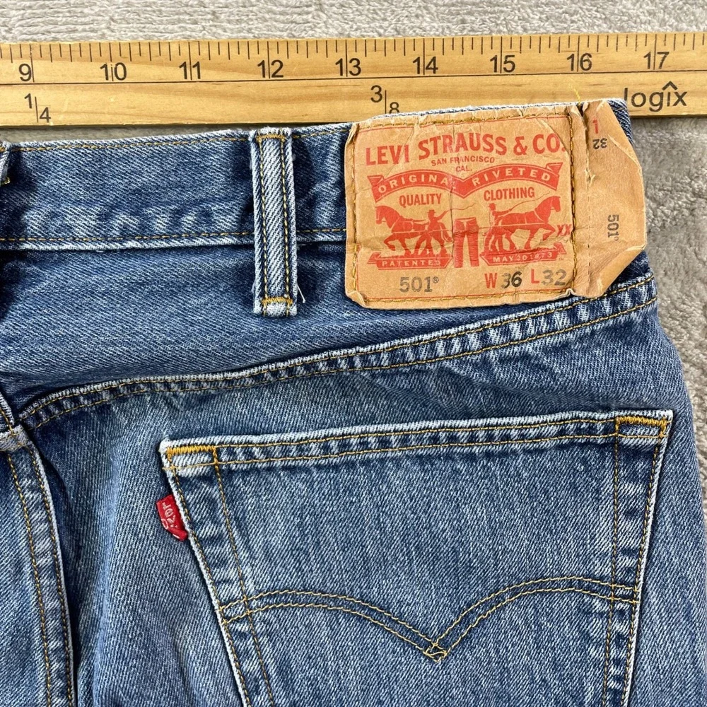 Levis measurements waist